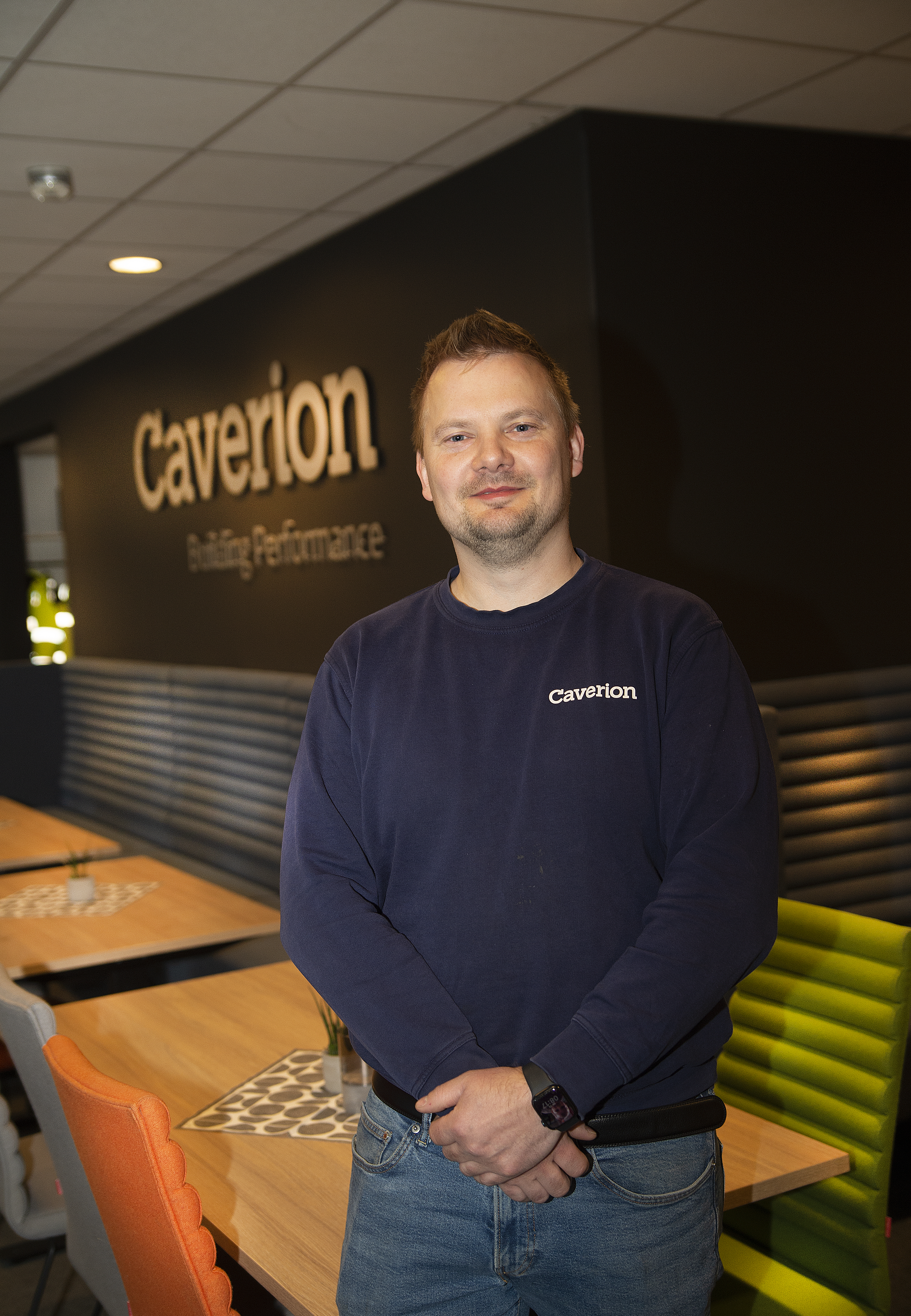 Caverion Helgeland forbereder seg på å sikre den nye flyplassen med adgangskontroll og overvåking. – Vi ser at stadig flere tenker langsiktig og investerer i forebyggende løsninger, sier teamleder Thomas Berntvik.